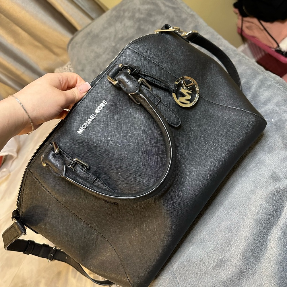 Micheal Kors purse